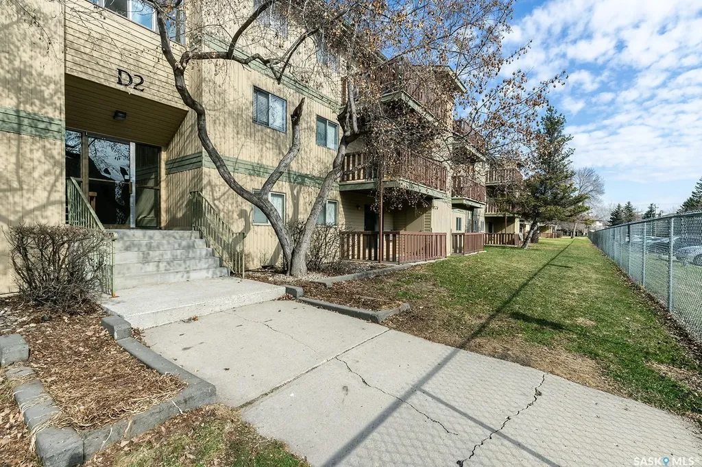 1121 Mckercher Drive Saskatoon SK S7H 5B8