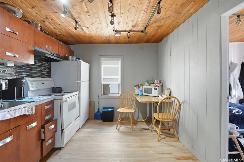 814 20th Street W Saskatoon SK S7M 0Y3