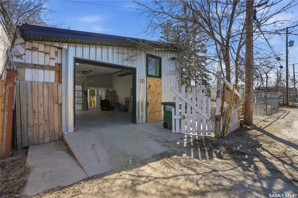 814 20th Street W Saskatoon SK S7M 0Y3
