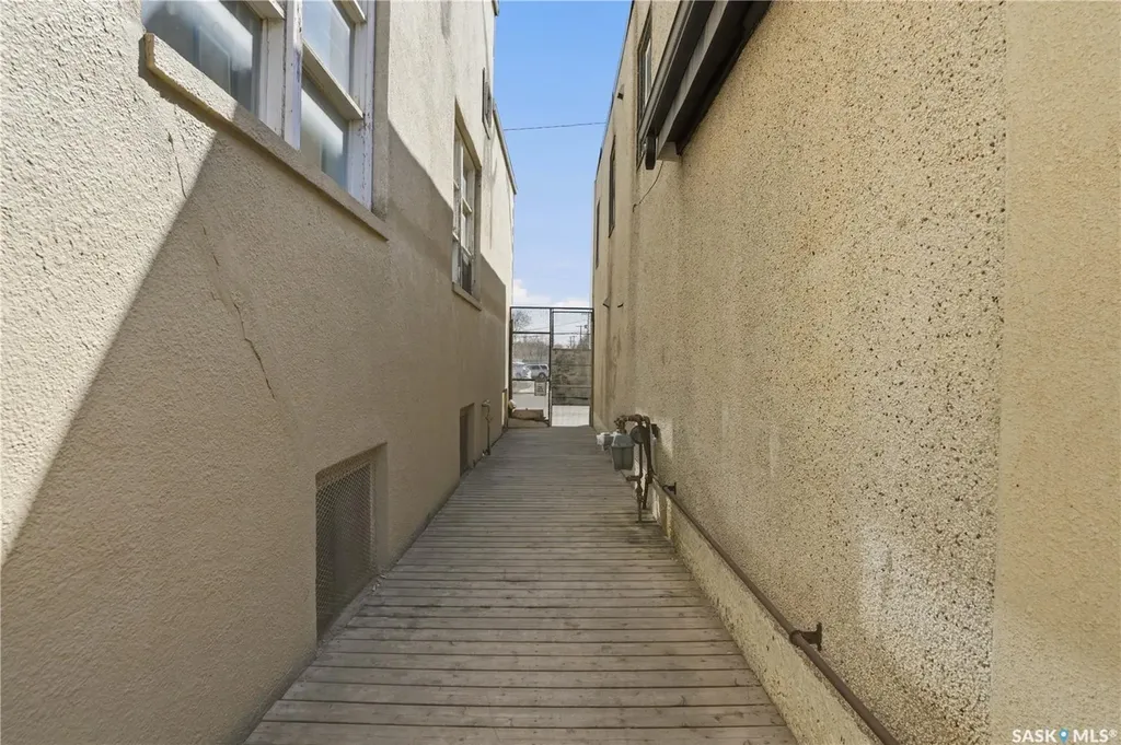 814 20th Street W Saskatoon SK S7M 0Y3