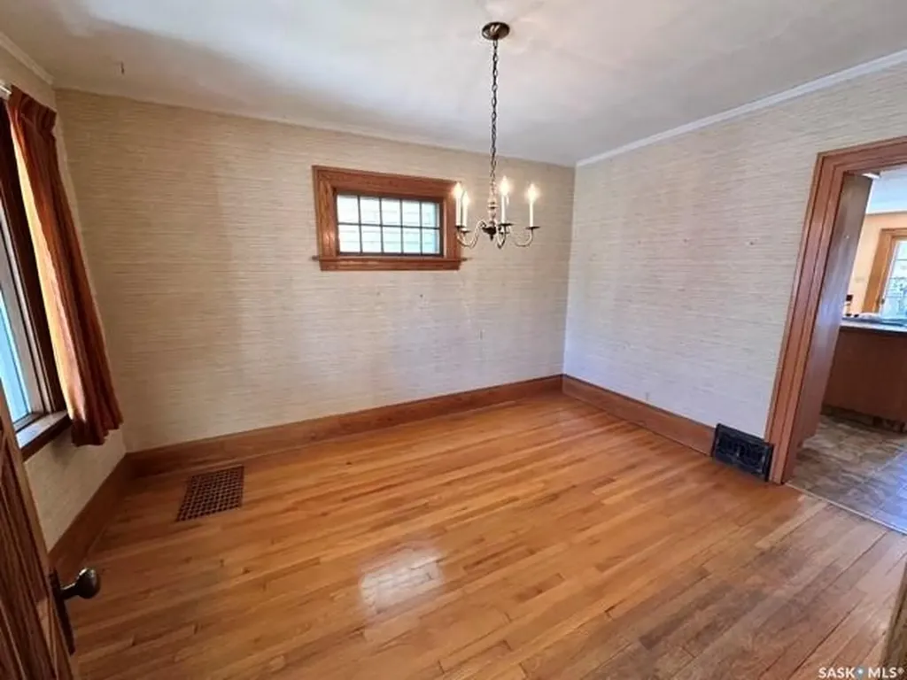 21 Angus Crescent Regina SK S4T 6N1