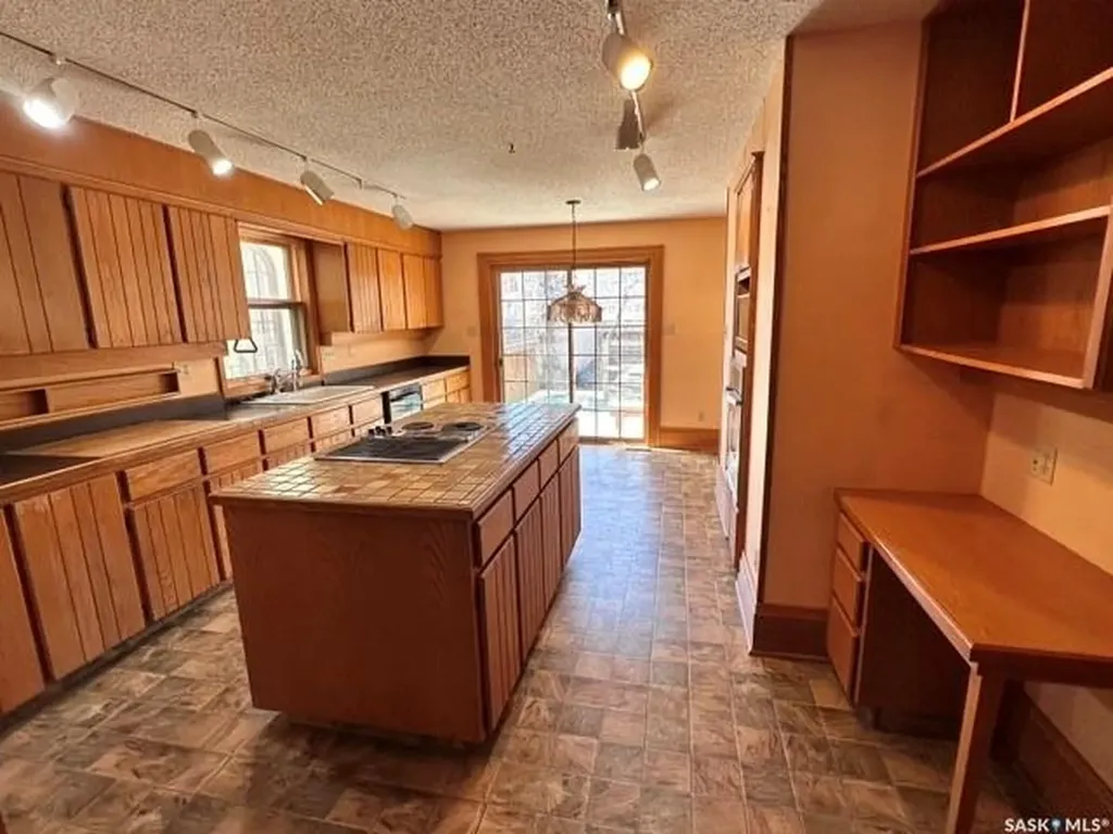 21 Angus Crescent Regina SK S4T 6N1
