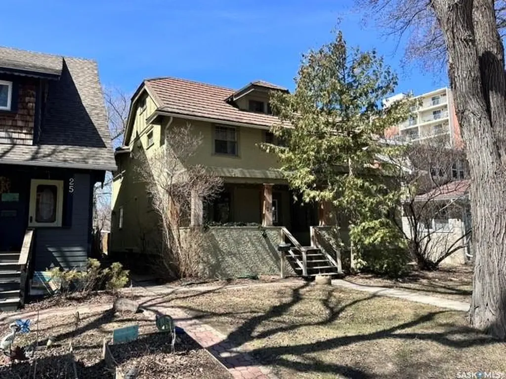 21 Angus Crescent Regina SK S4T 6N1