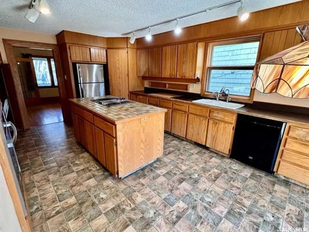 21 Angus Crescent Regina SK S4T 6N1