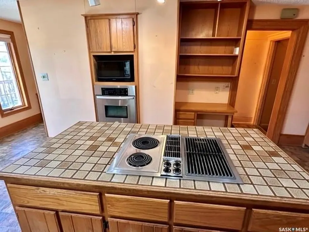 21 Angus Crescent Regina SK S4T 6N1