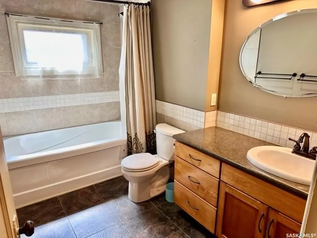21 Angus Crescent Regina SK S4T 6N1