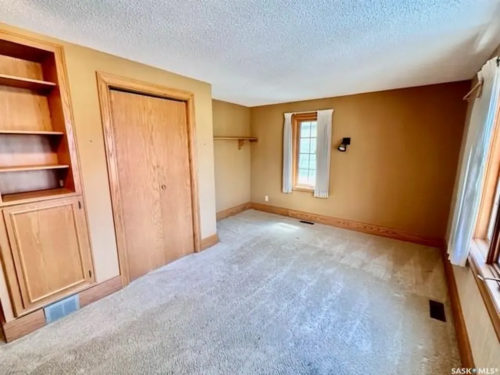 21 Angus Crescent Regina SK S4T 6N1