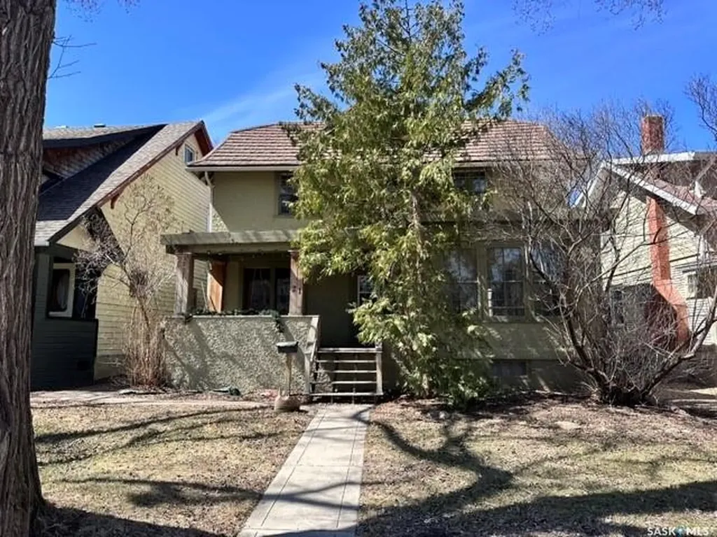 21 Angus Crescent Regina SK S4T 6N1