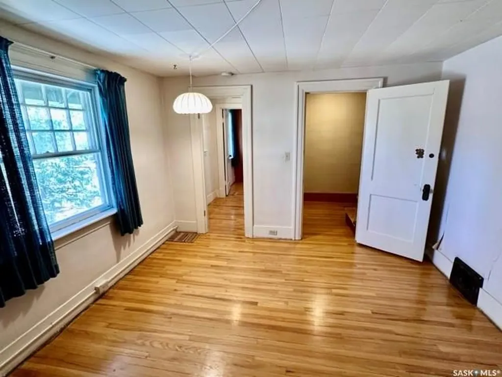 21 Angus Crescent Regina SK S4T 6N1