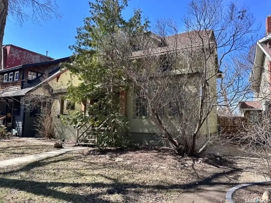 21 Angus Crescent Regina SK S4T 6N1