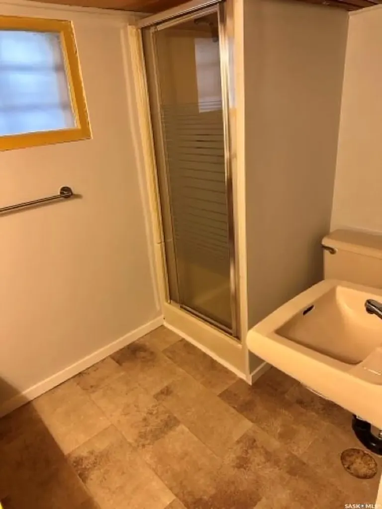 21 Angus Crescent Regina SK S4T 6N1