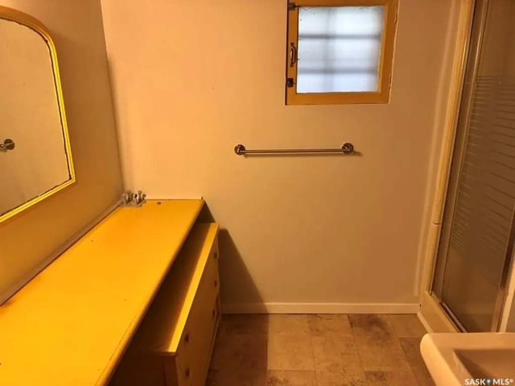 21 Angus Crescent Regina SK S4T 6N1