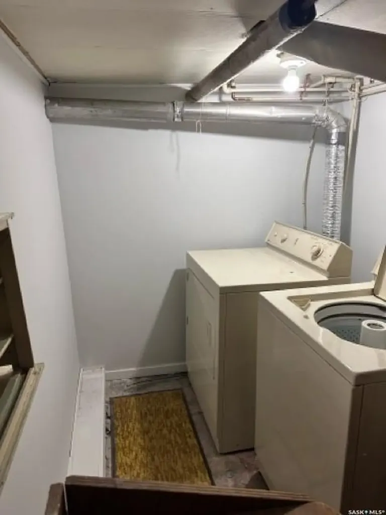 21 Angus Crescent Regina SK S4T 6N1