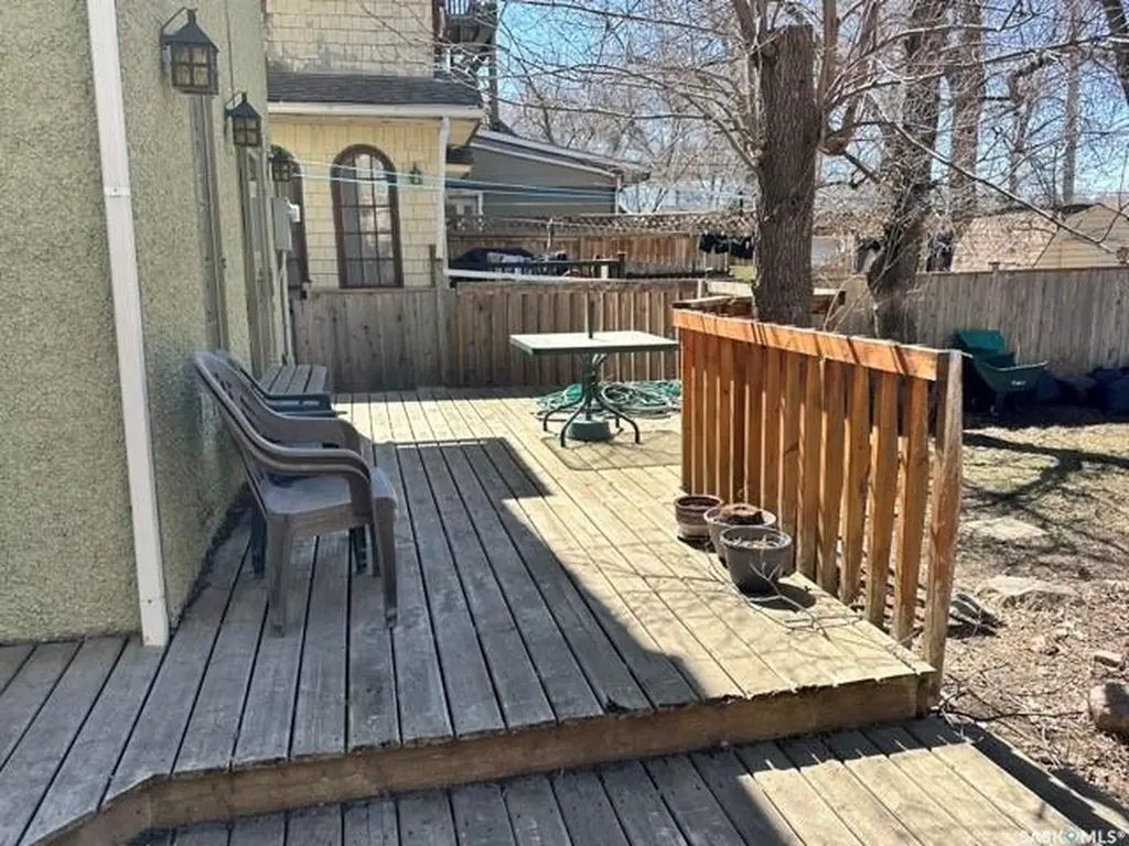 21 Angus Crescent Regina SK S4T 6N1