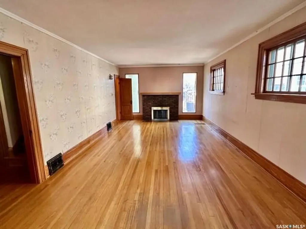 21 Angus Crescent Regina SK S4T 6N1