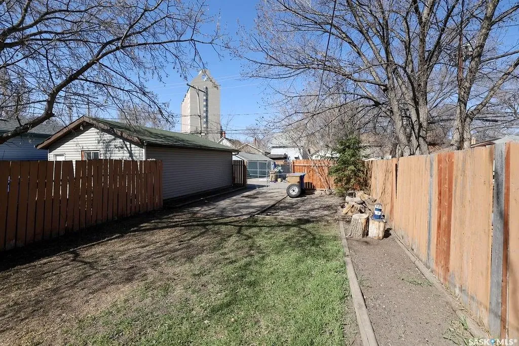 2066 Wallace Street Regina SK S4N 4A4