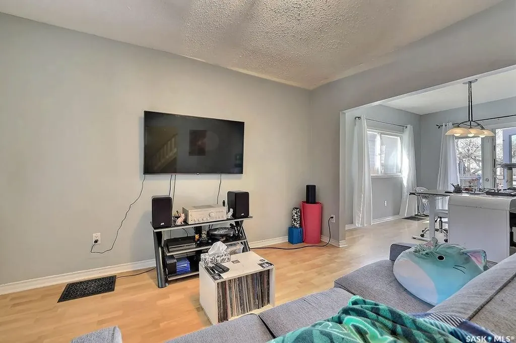 2066 Wallace Street Regina SK S4N 4A4
