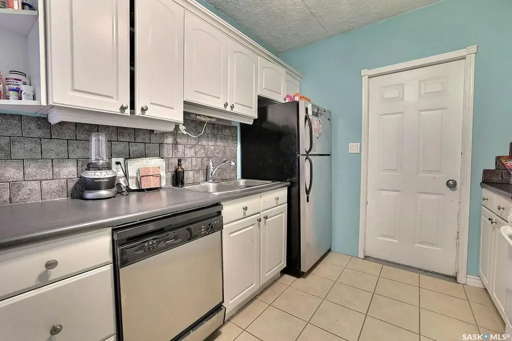2066 Wallace Street Regina SK S4N 4A4