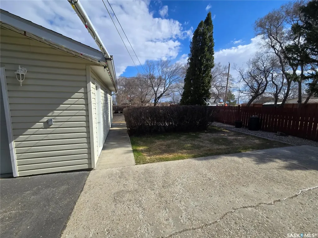 706 Main Street Kipling SK S0G 2S0