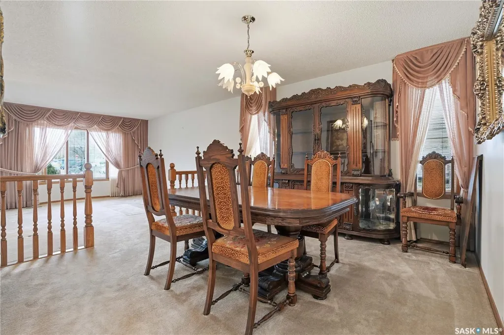 238 S Avenue N Saskatoon SK S7L 2Z8