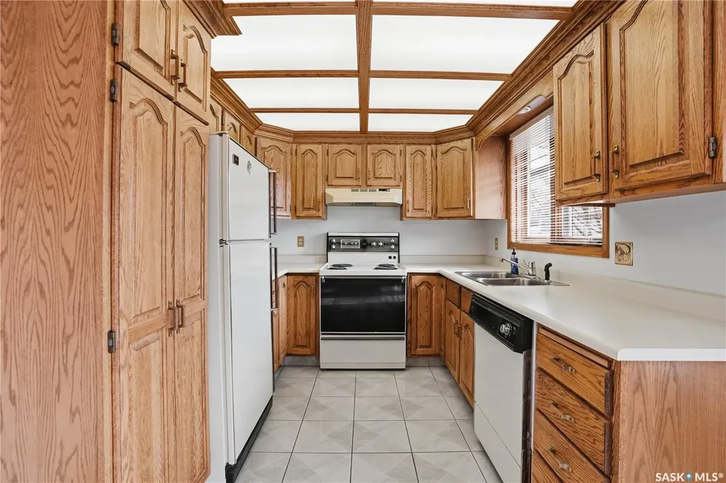 238 S Avenue N Saskatoon SK S7L 2Z8