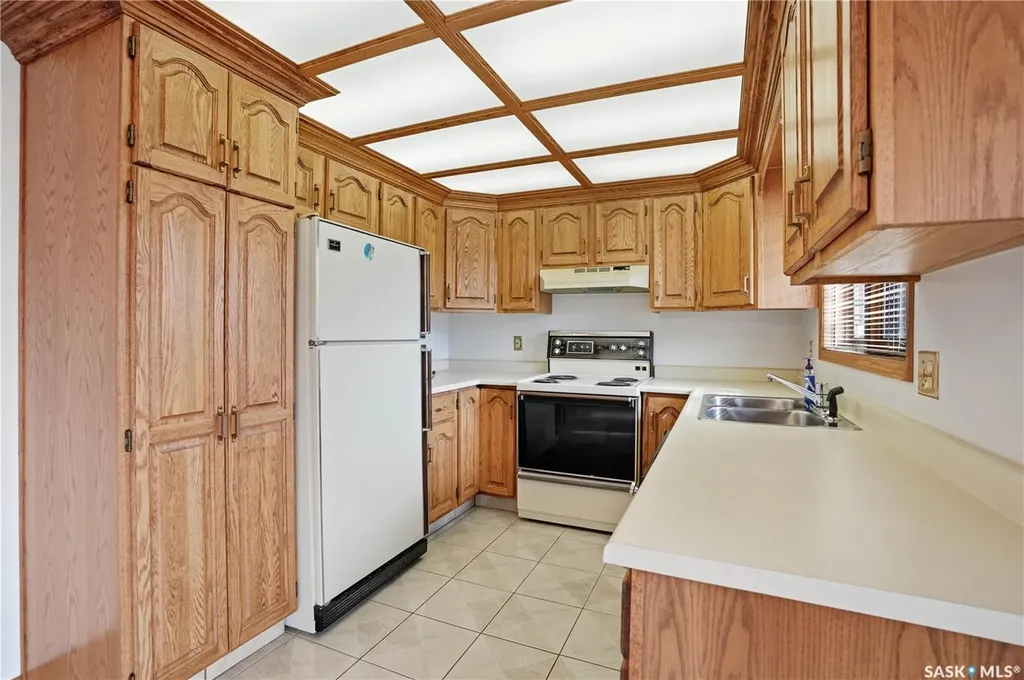 238 S Avenue N Saskatoon SK S7L 2Z8