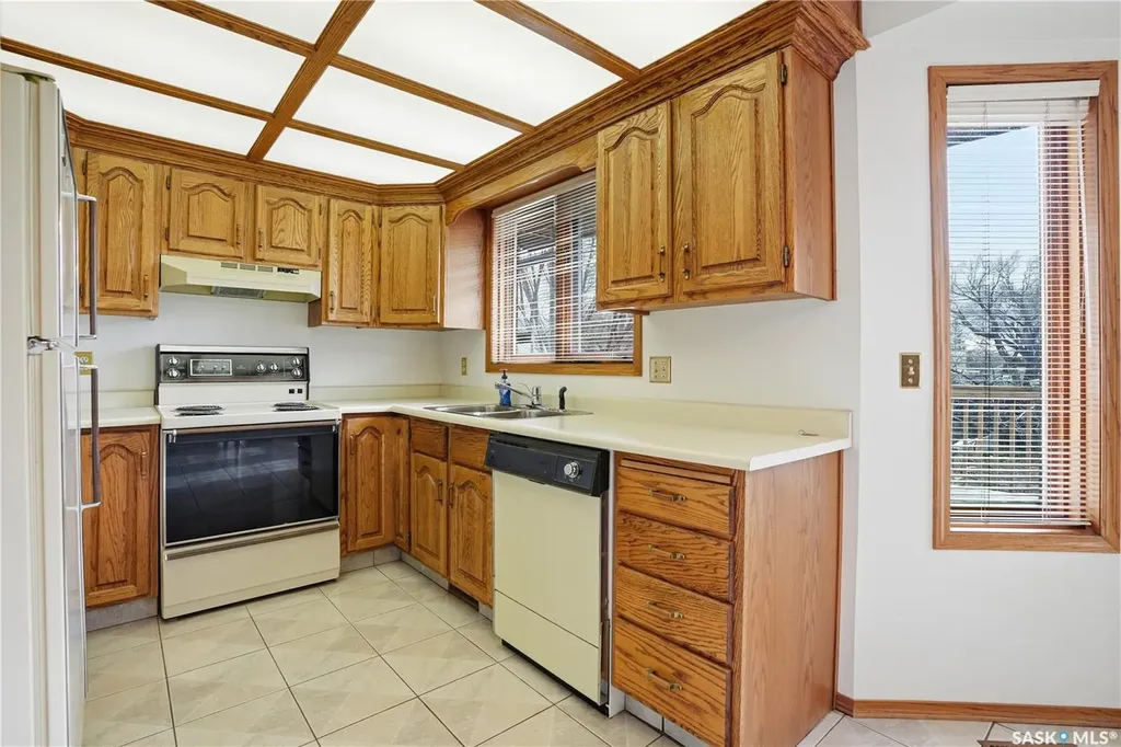 238 S Avenue N Saskatoon SK S7L 2Z8