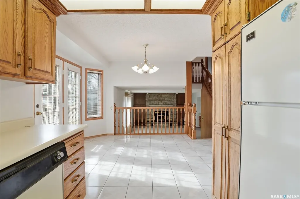 238 S Avenue N Saskatoon SK S7L 2Z8
