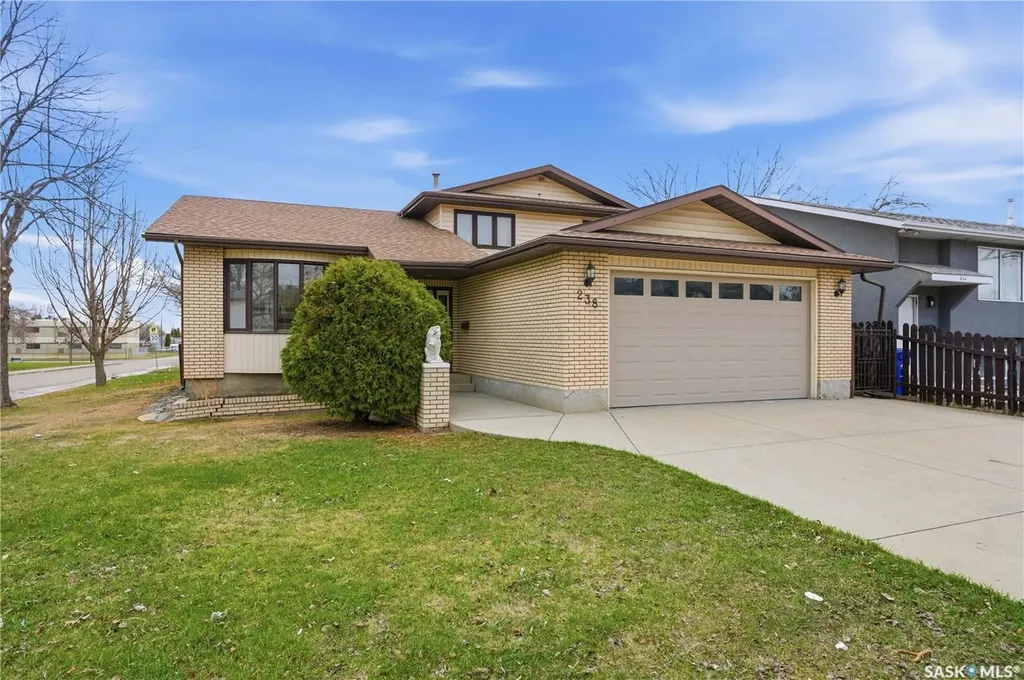 238 S Avenue N Saskatoon SK S7L 2Z8