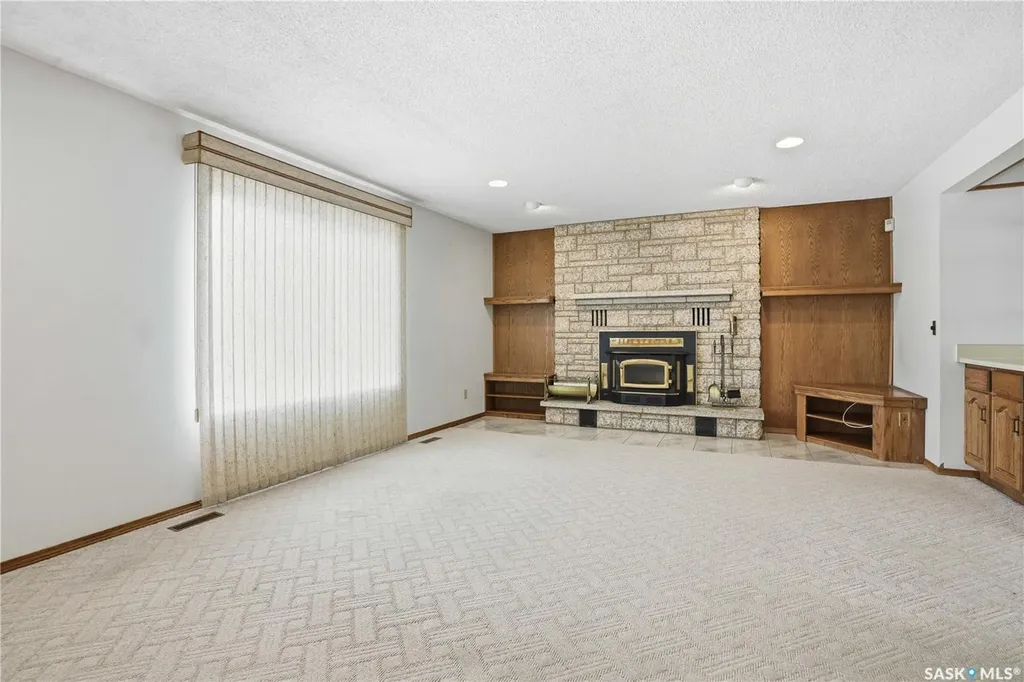238 S Avenue N Saskatoon SK S7L 2Z8