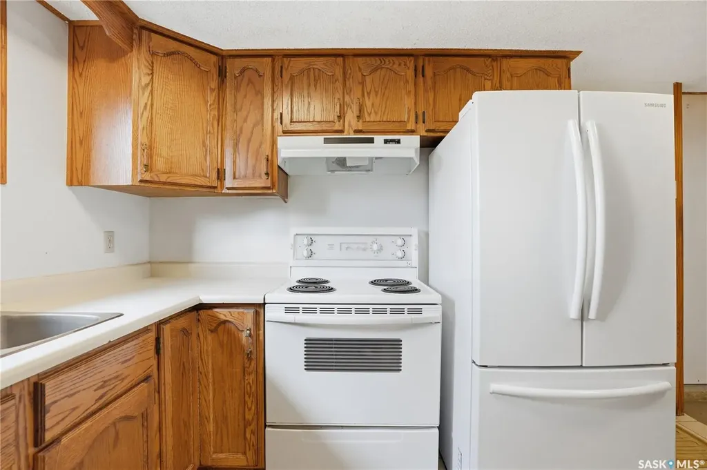 238 S Avenue N Saskatoon SK S7L 2Z8