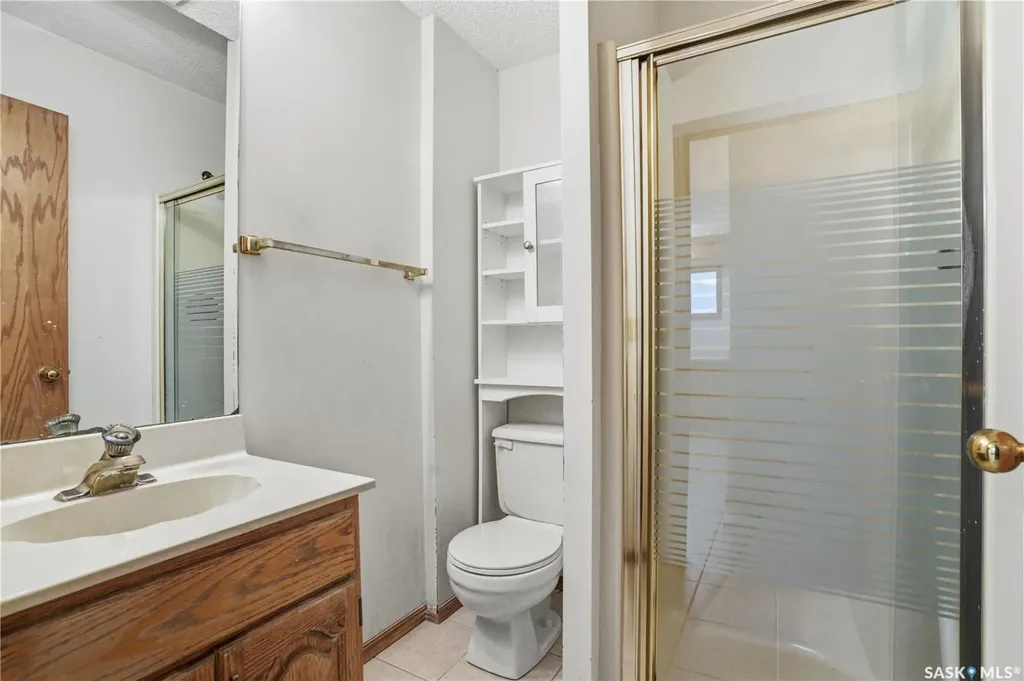 238 S Avenue N Saskatoon SK S7L 2Z8