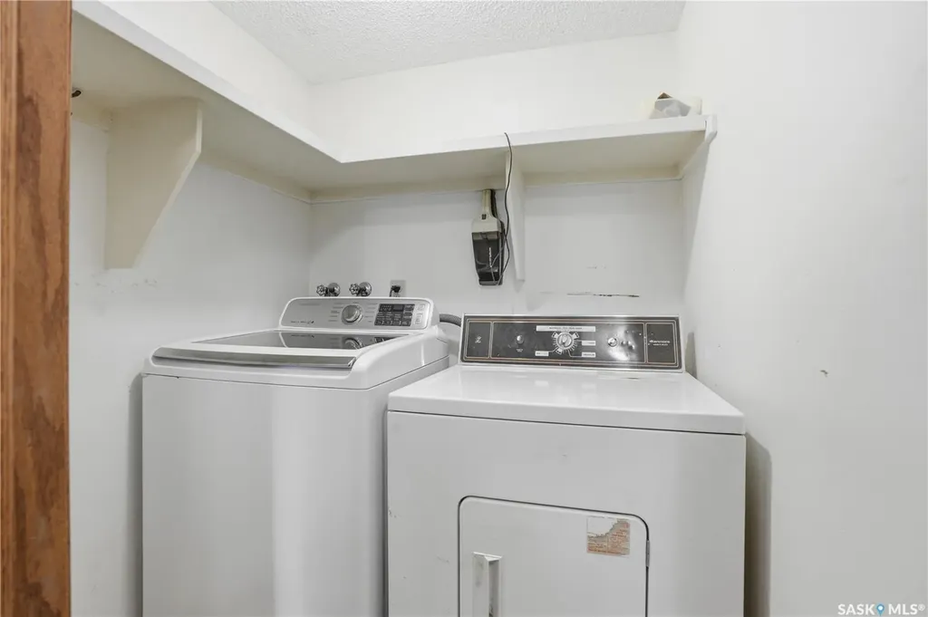 238 S Avenue N Saskatoon SK S7L 2Z8