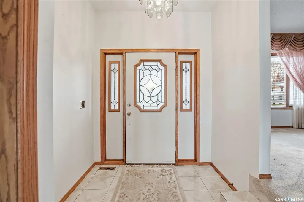 238 S Avenue N Saskatoon SK S7L 2Z8