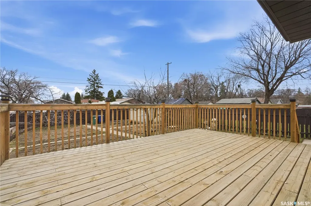 238 S Avenue N Saskatoon SK S7L 2Z8