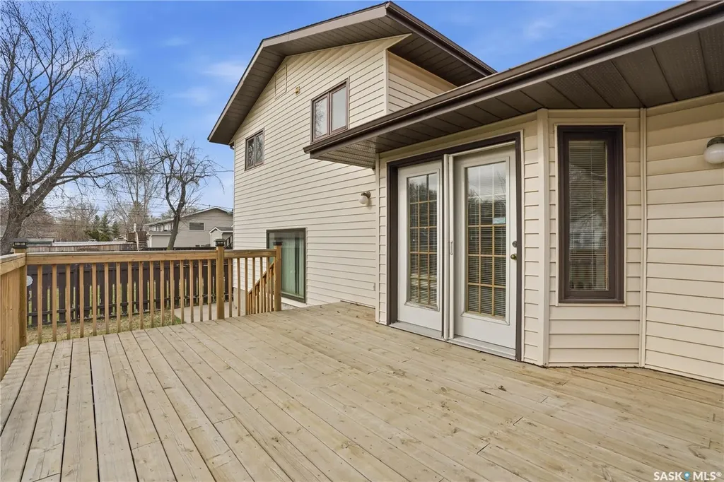 238 S Avenue N Saskatoon SK S7L 2Z8