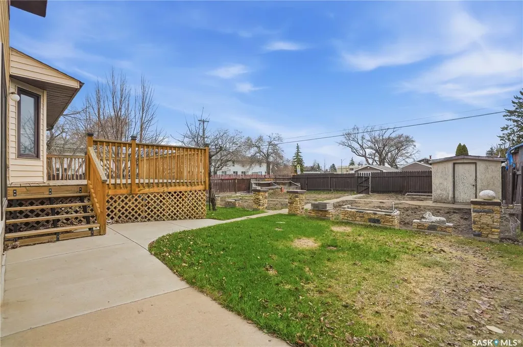 238 S Avenue N Saskatoon SK S7L 2Z8
