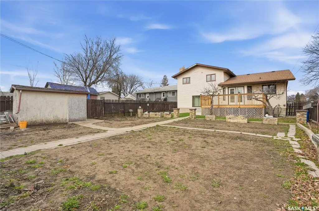 238 S Avenue N Saskatoon SK S7L 2Z8