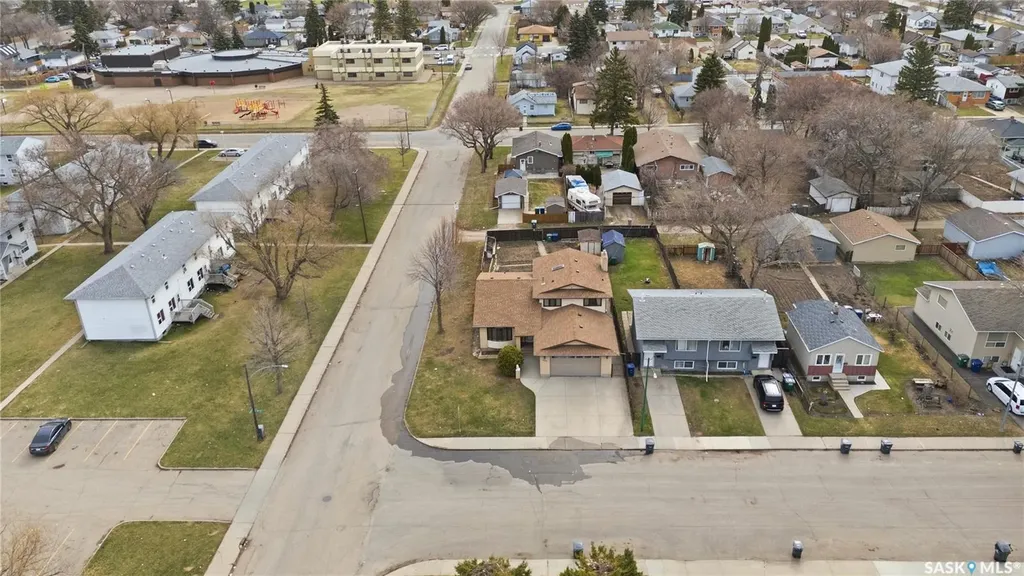 238 S Avenue N Saskatoon SK S7L 2Z8