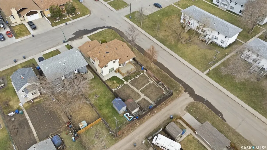 238 S Avenue N Saskatoon SK S7L 2Z8