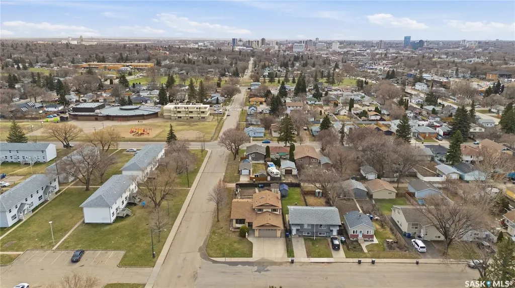 238 S Avenue N Saskatoon SK S7L 2Z8