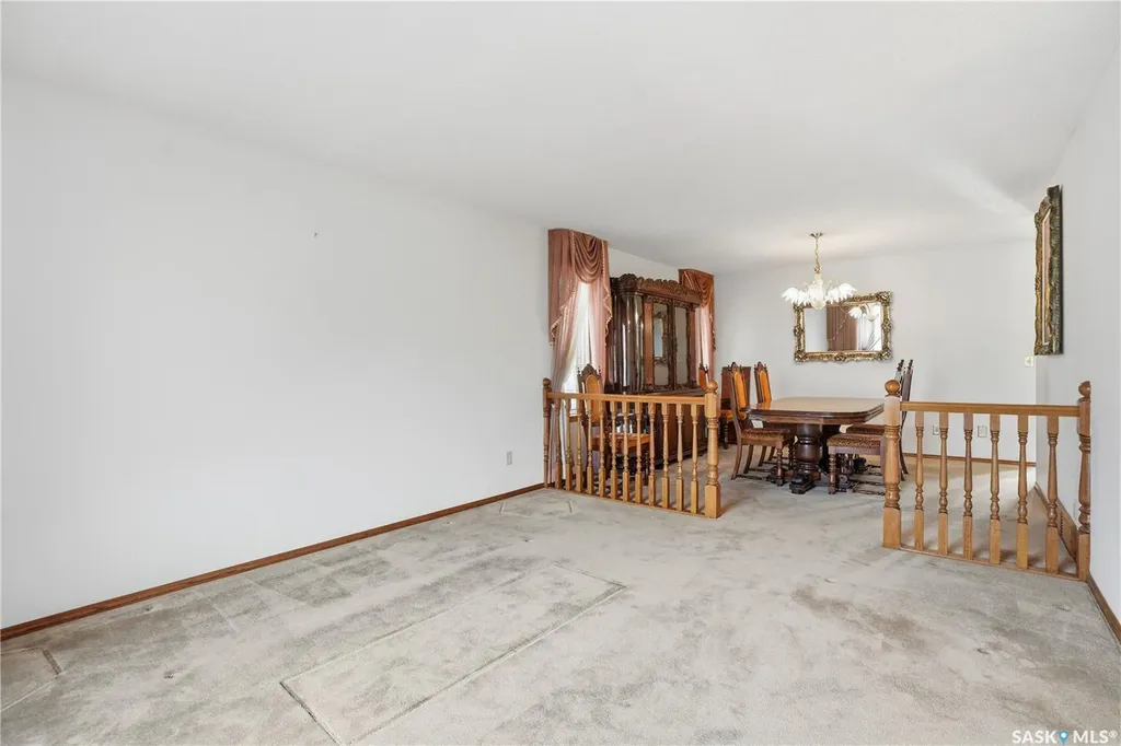 238 S Avenue N Saskatoon SK S7L 2Z8