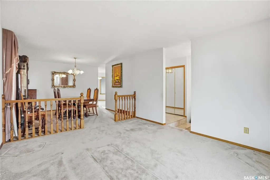 238 S Avenue N Saskatoon SK S7L 2Z8
