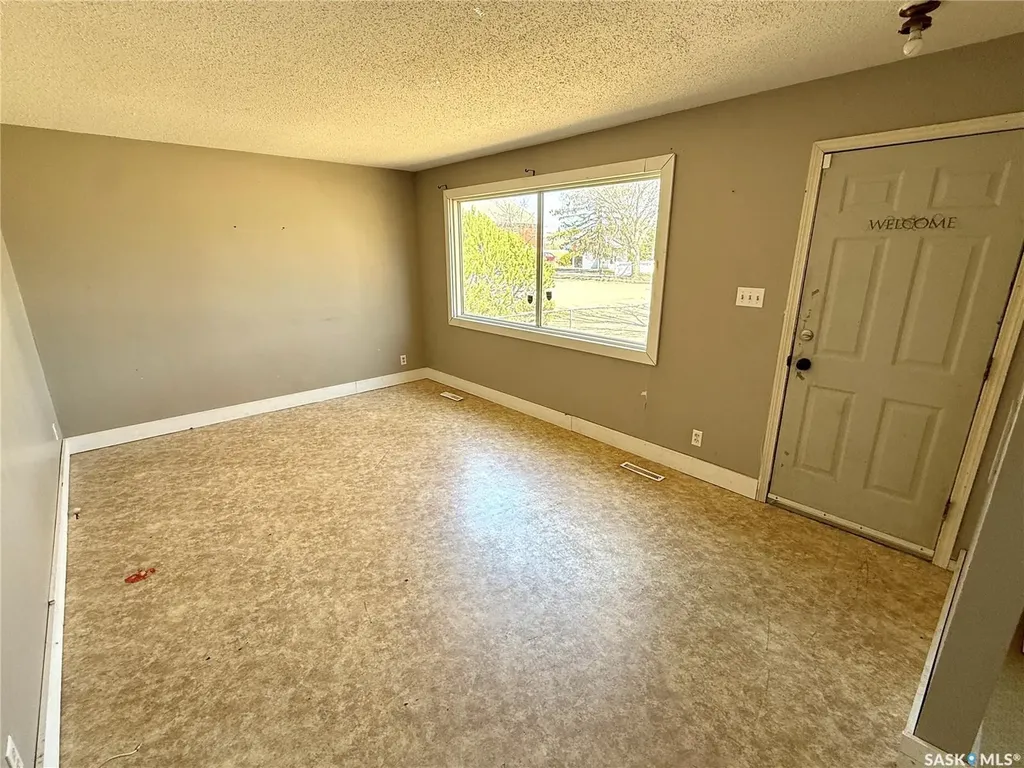 671 102nd Street North Battleford SK S9A 1C9