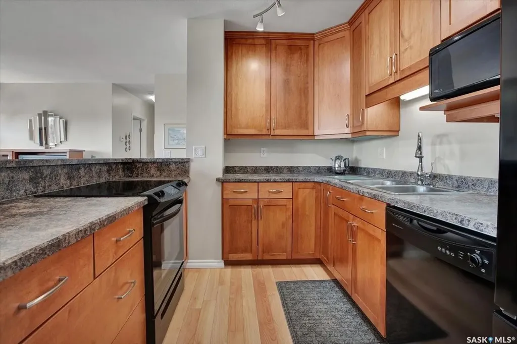 902 Spadina Crescent E Saskatoon SK S7K 0G8