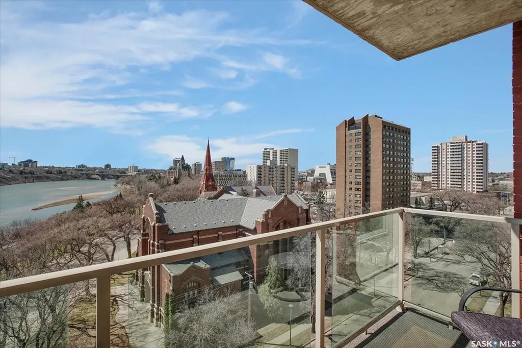 902 Spadina Crescent E Saskatoon SK S7K 0G8