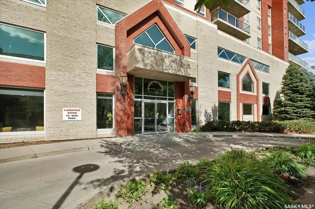 902 Spadina Crescent E Saskatoon SK S7K 0G8