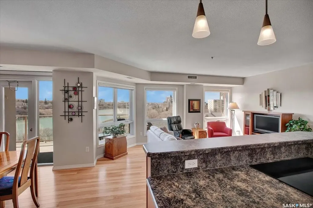 902 Spadina Crescent E Saskatoon SK S7K 0G8