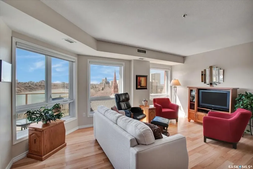 902 Spadina Crescent E Saskatoon SK S7K 0G8