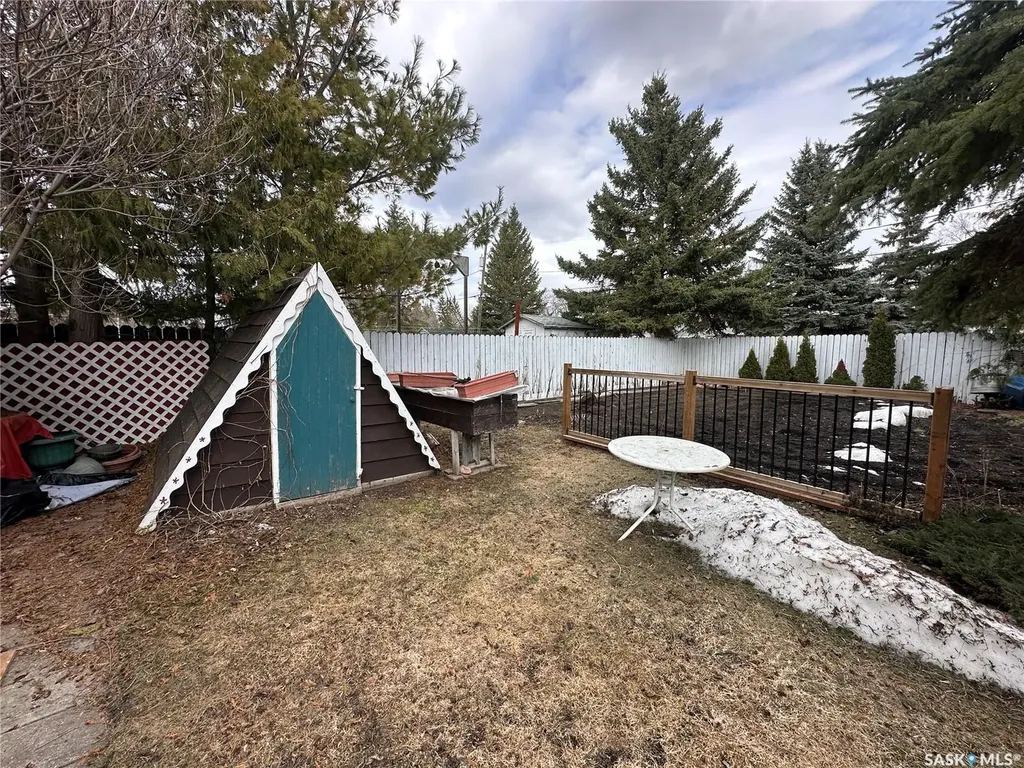 32 4th Street SE Preeceville SK S0A 3B0